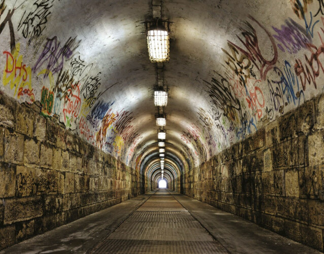Kuvatapetti Galerie Grunge Digital Tunnel, 250x318cm